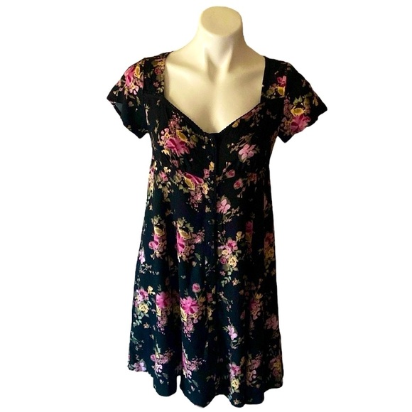 Arizona Jeans Co. Women’s Dark Floral Short Sleeve Mini Dress Size Small 90’s - Picture 1 of 6